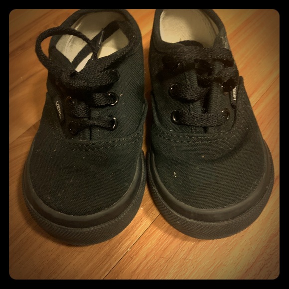 toddler boy black vans
